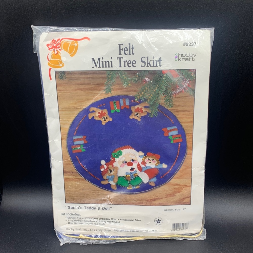 Vintage Hobby Craft Santa’s Teddy & Doll Felt Mini Tree Skirt 14” #9237